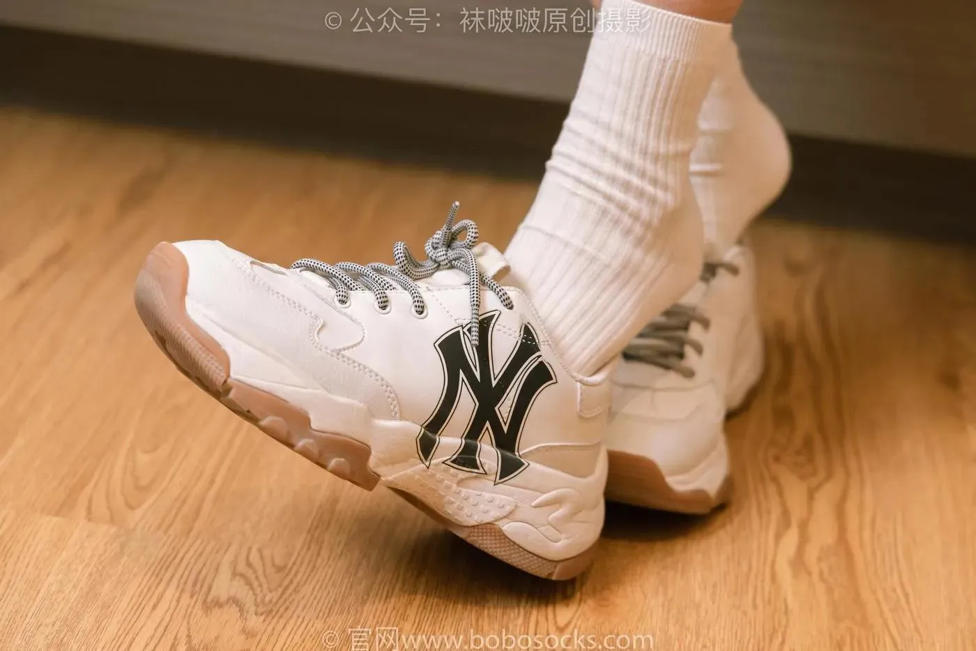 [BoBoSocks袜啵啵]NO.176 小安-运动鞋、白棉袜、裸足 [138P]插图